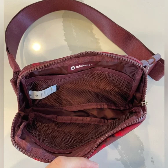 Lululemon Everywhere Belt Bag Lunar Year Red Rabbits 1L - Picture 9 of 12